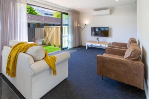 2BR Townhouse, Riccarton Mall, Hagley Park